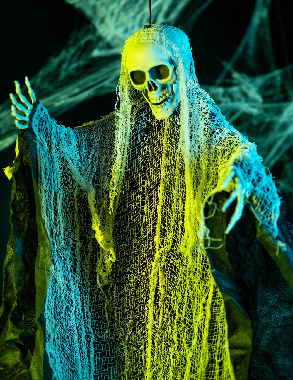 Krupni plan lubanje i tila ukrasa kosca za halloween