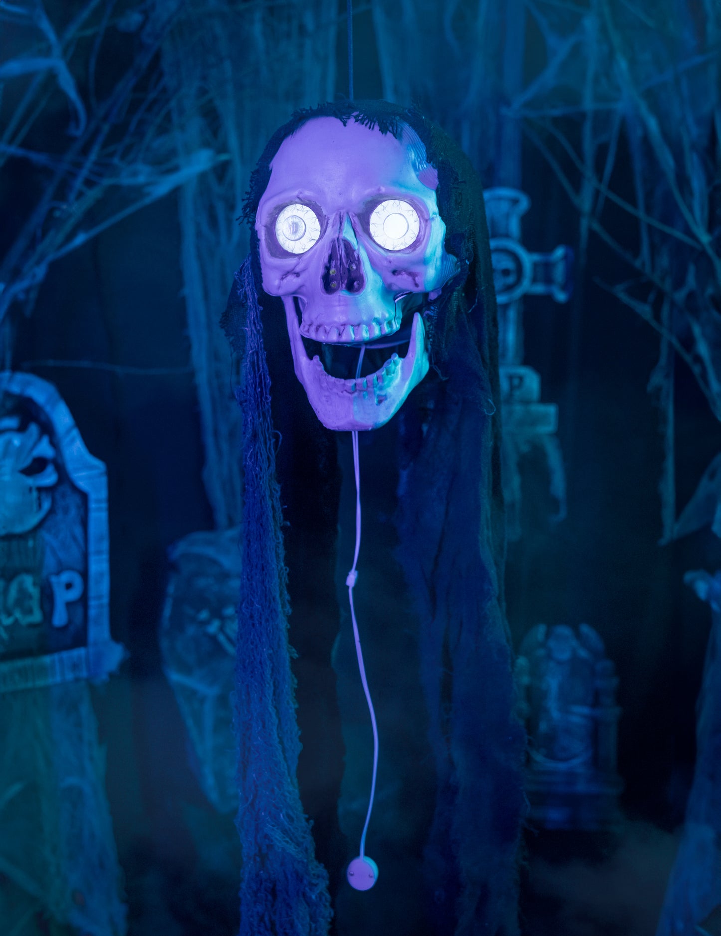 Svjetlosni i zvučni animirani ukras lubanje 70 cm