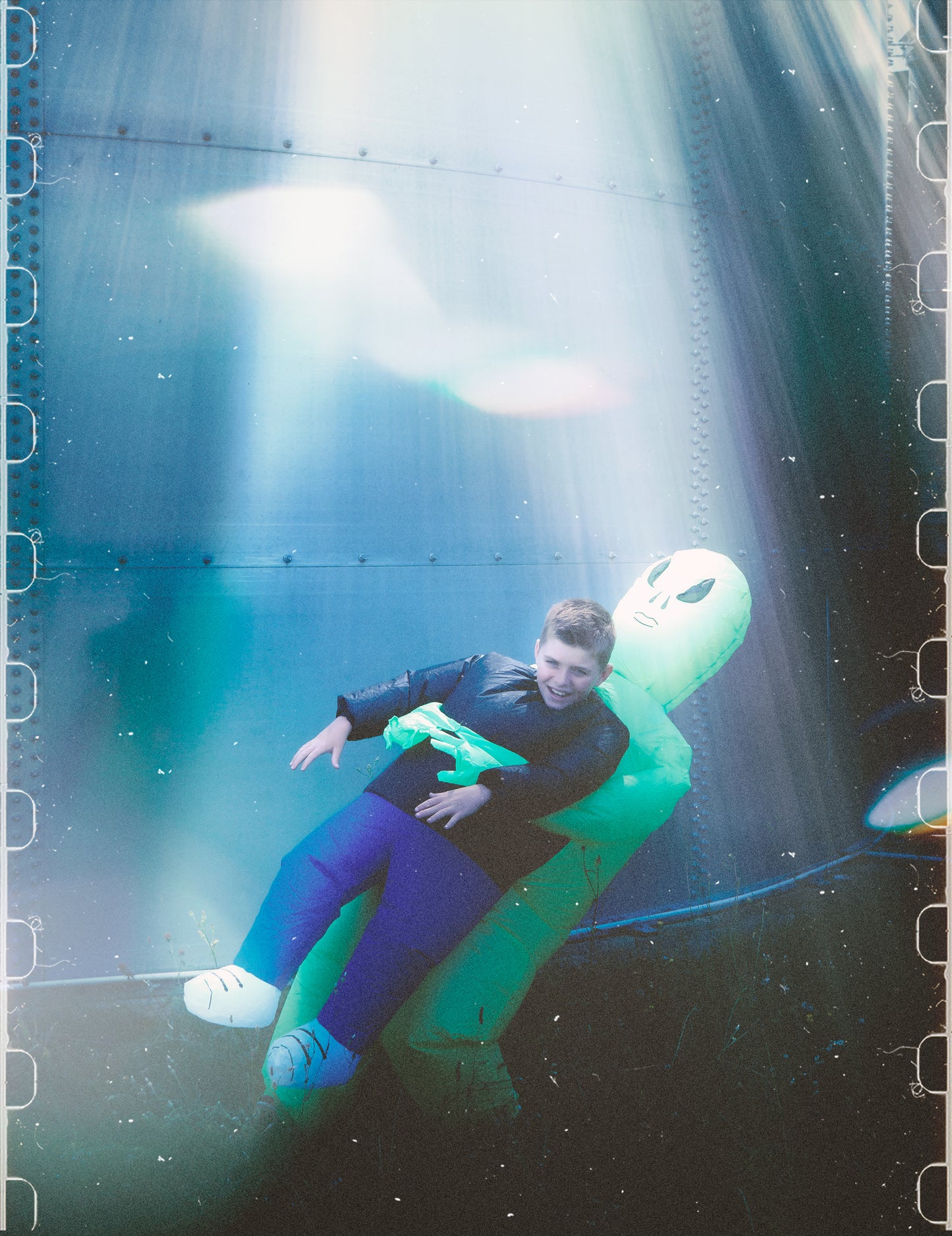 Vanzemaljski kostim na napuhavanje djeteta