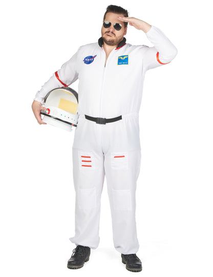 Muški astronaut velike veličine prerušen