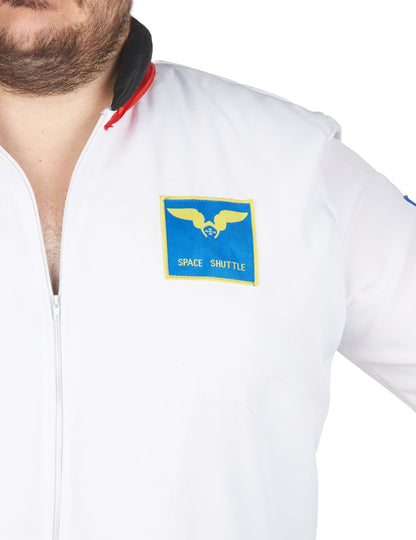 Muški astronaut velike veličine prerušen