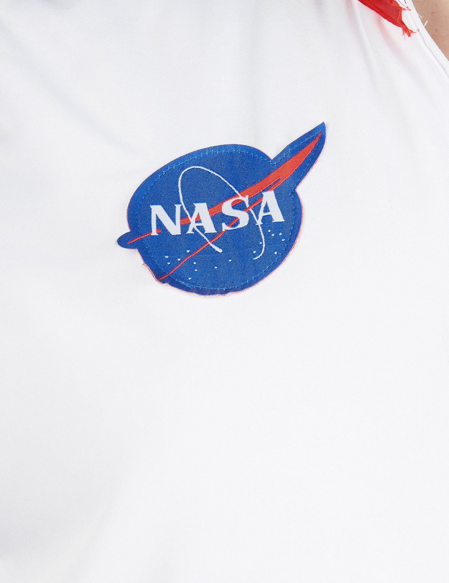 Muški astronaut velike veličine prerušen