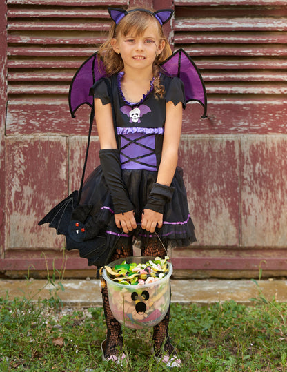 Crna i ljubičasta djevojka prerušena