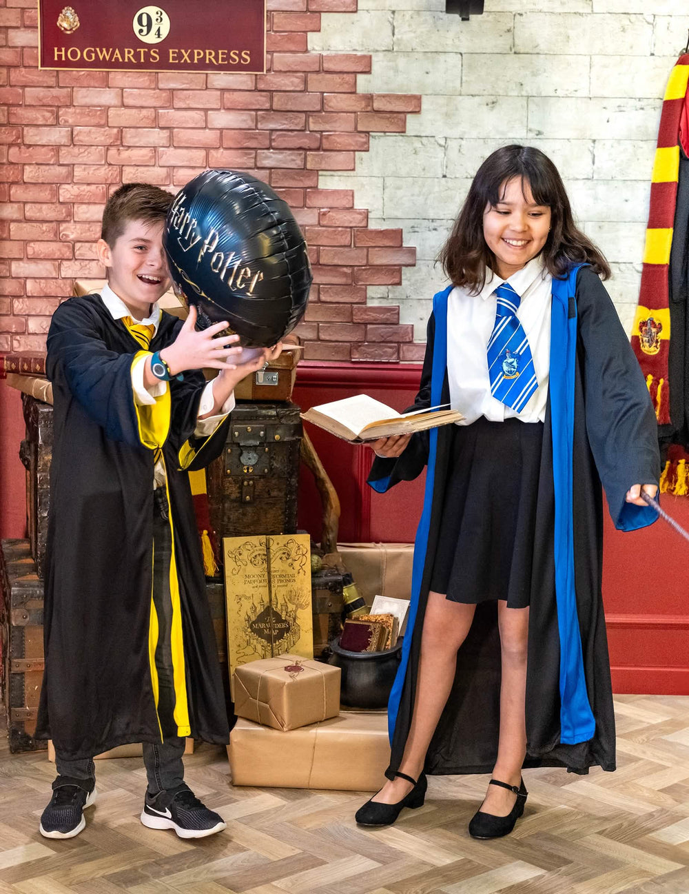 Scena s dodaci klasičnog kostima Serdaigle Harry Potter™