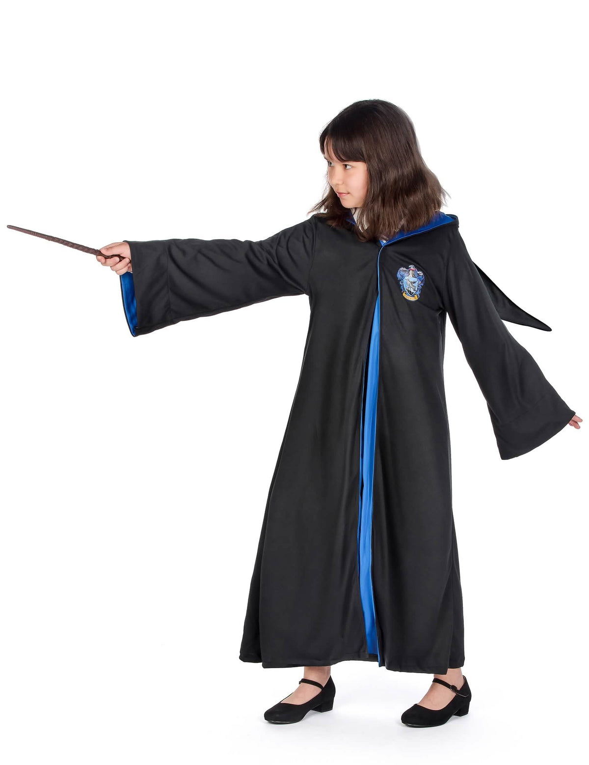 Pogled iz tri četvrtine s palicom klasičnog kostima Ravenclaw Harry Potter™