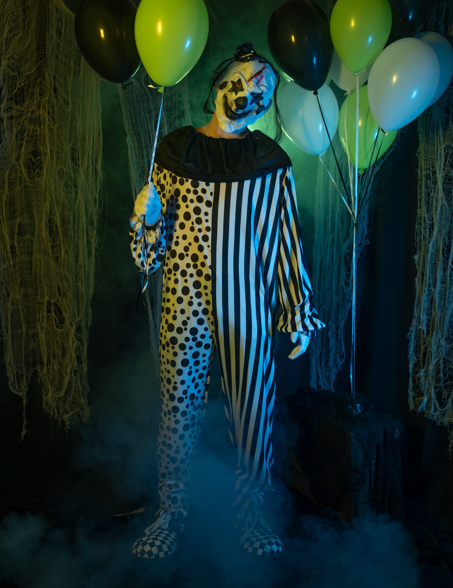 Odrasli crno -bijeli monstruozni kostim klauna