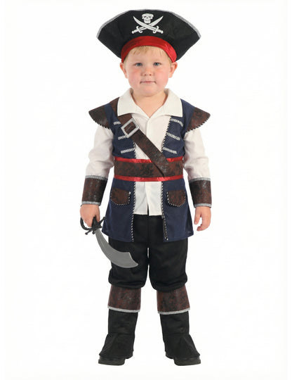 Cura prerušavajući se dečko na otvorenom moru