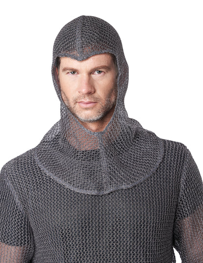 Gros plan sur la cagoule du déguisement côte de maille chevalier luxe