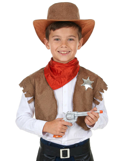 Gros plan sur le gilet et l'étoile de shérif du déguisement de cowboy pour garçon marron