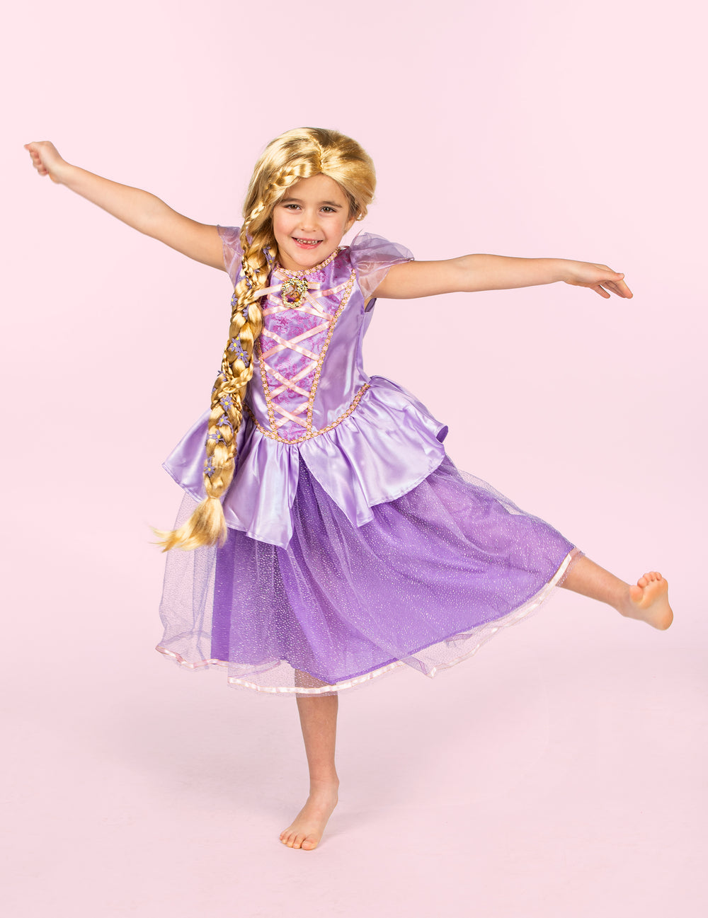 Vue en mouvement du déguisement deluxe Raiponce™ pour fille