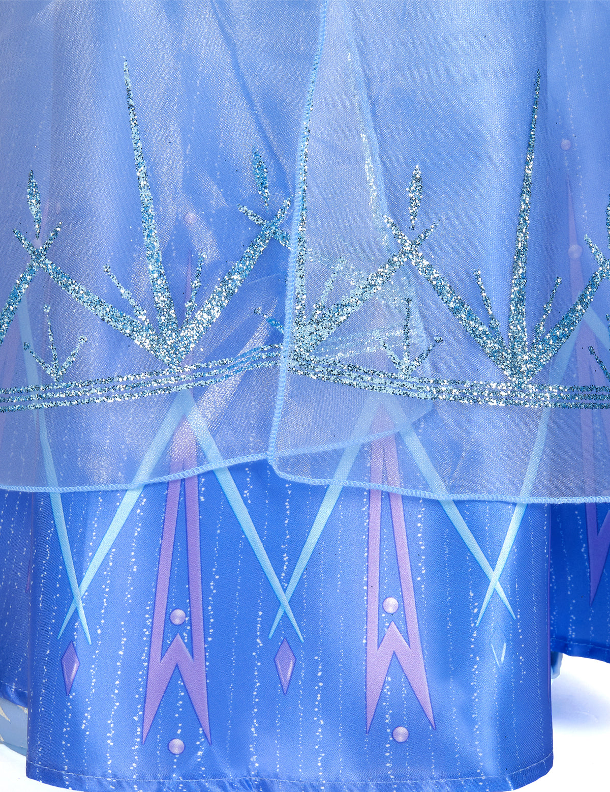 Détail des motifs de cristaux pailletés du déguisement Elsa Reine des Neiges 2 deluxe