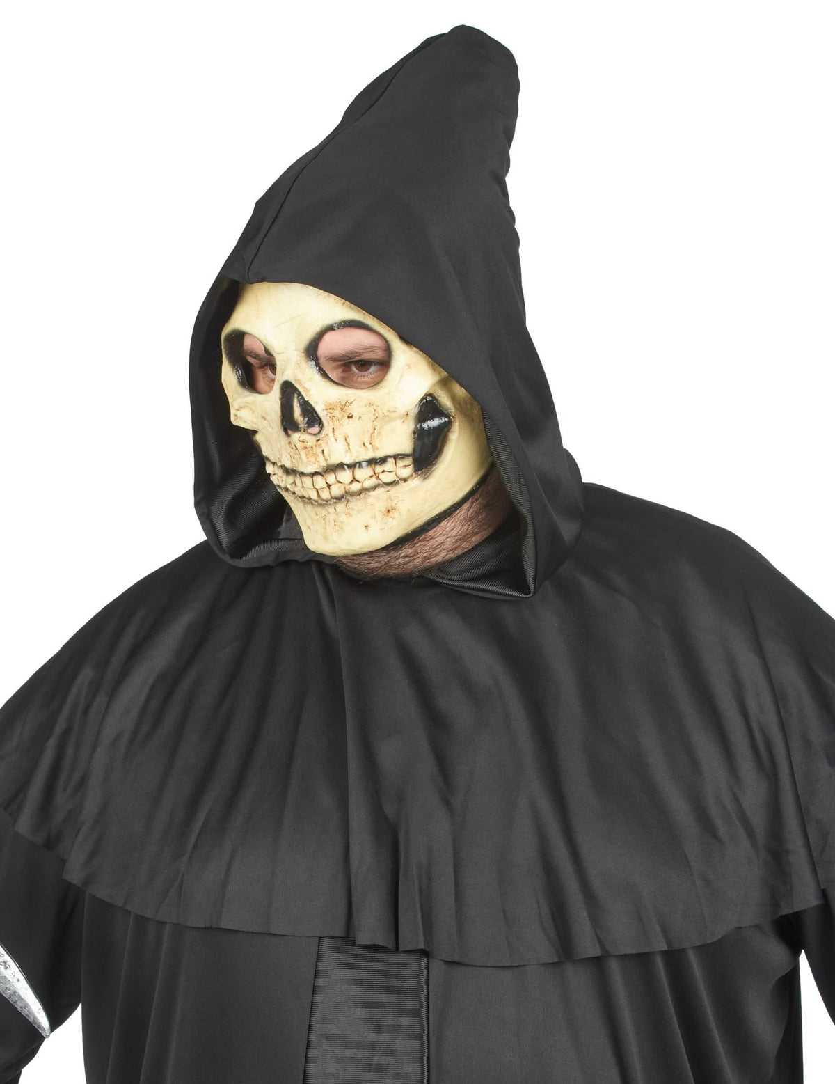 Gros plan sur le masque et la capuche du déguisement de faucheuse