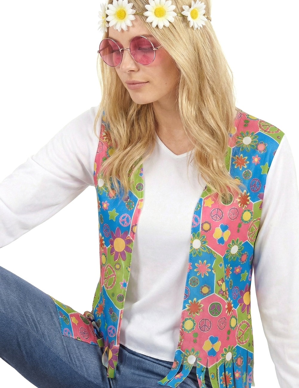 Détail du gilet à franges et des accessoires du déguisement hippie peace and love pour femme