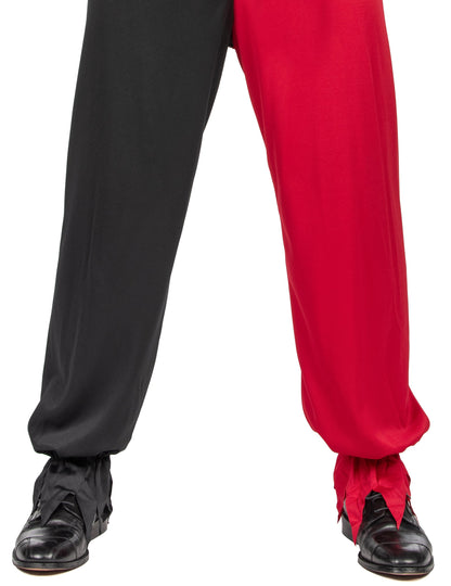 Détail du bas de pantalon bicolore du déguisement Joker Fou pour adulte