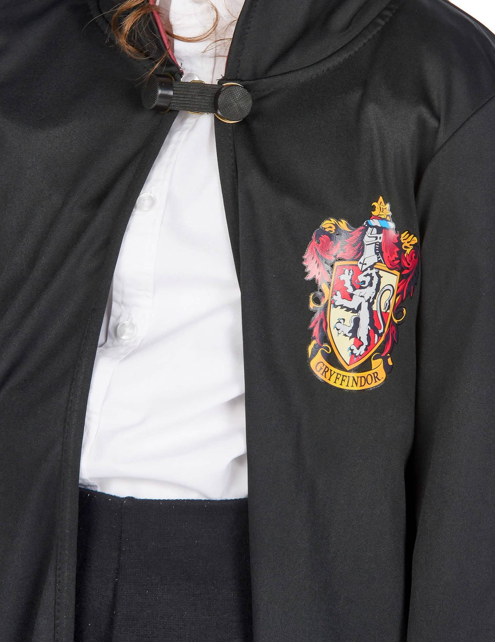 Krupni plan grba i kopče luksuznog kostima haljine čarobnjaka Gryffindora Harry Potter