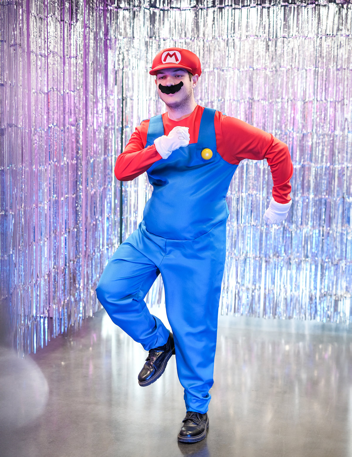 Vue d'ensemble en mouvement du déguisement Mario™ Deluxe