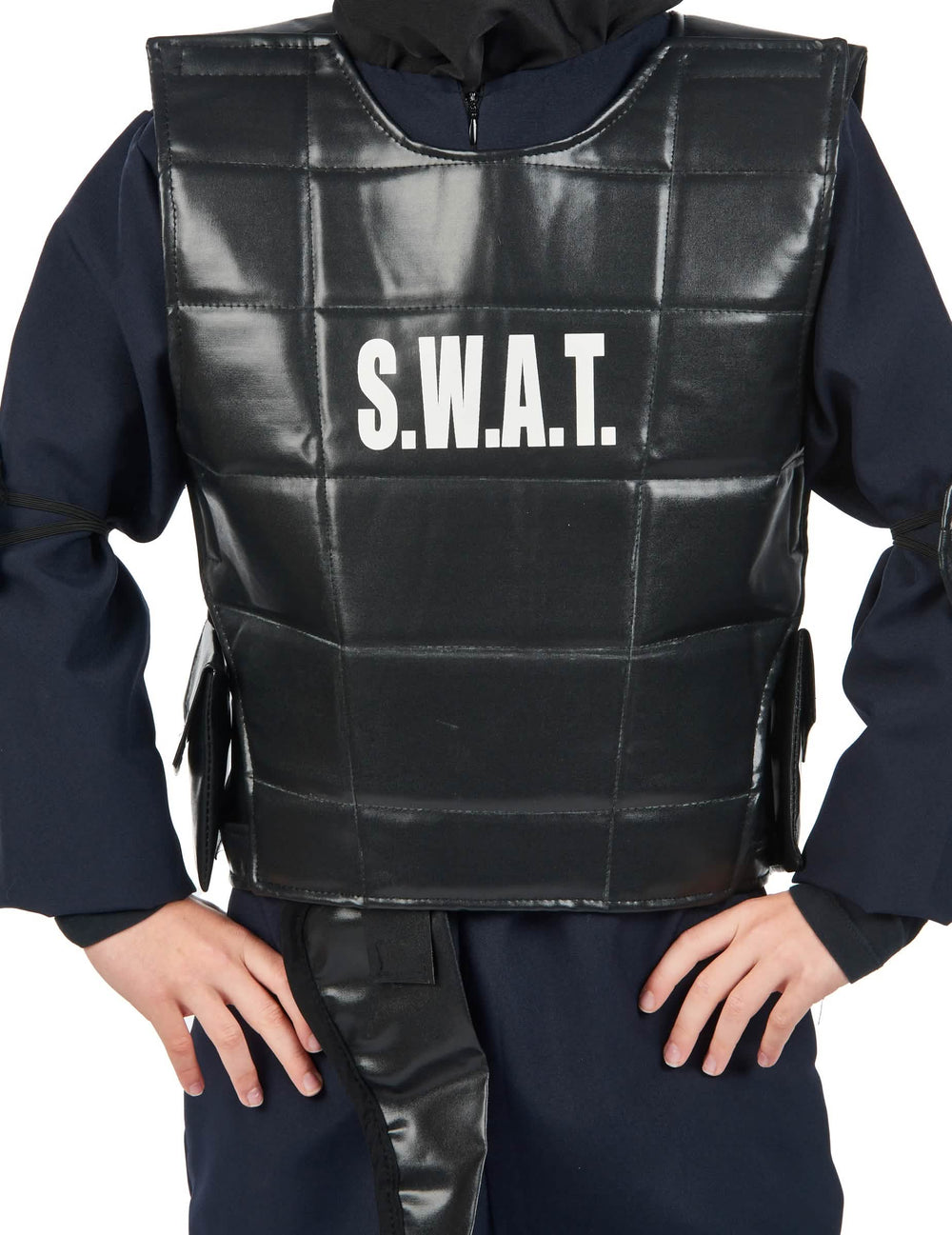 Krupni plan na prsnom oklopu s natpisom kostima SWAT policajca