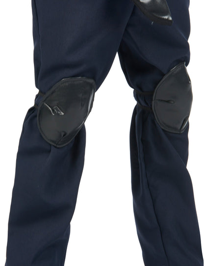 Swat dječji časnik prerušen