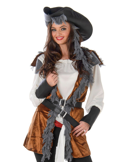 Gusar prerušen sa ženskim prslukom