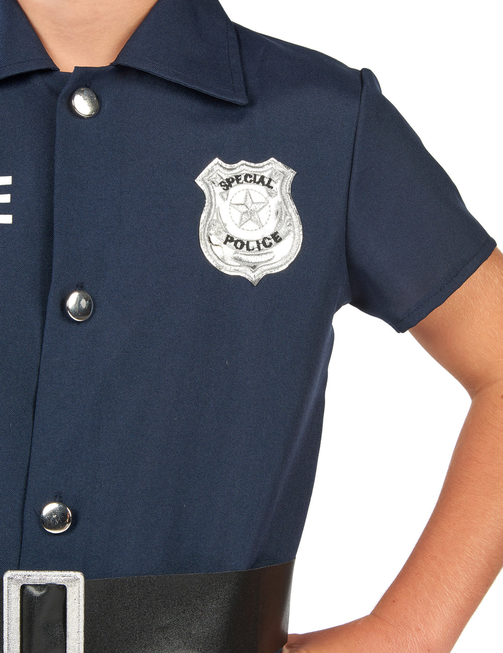 Détail de l'insigne du déguisement de policier à manches courtes pour enfant