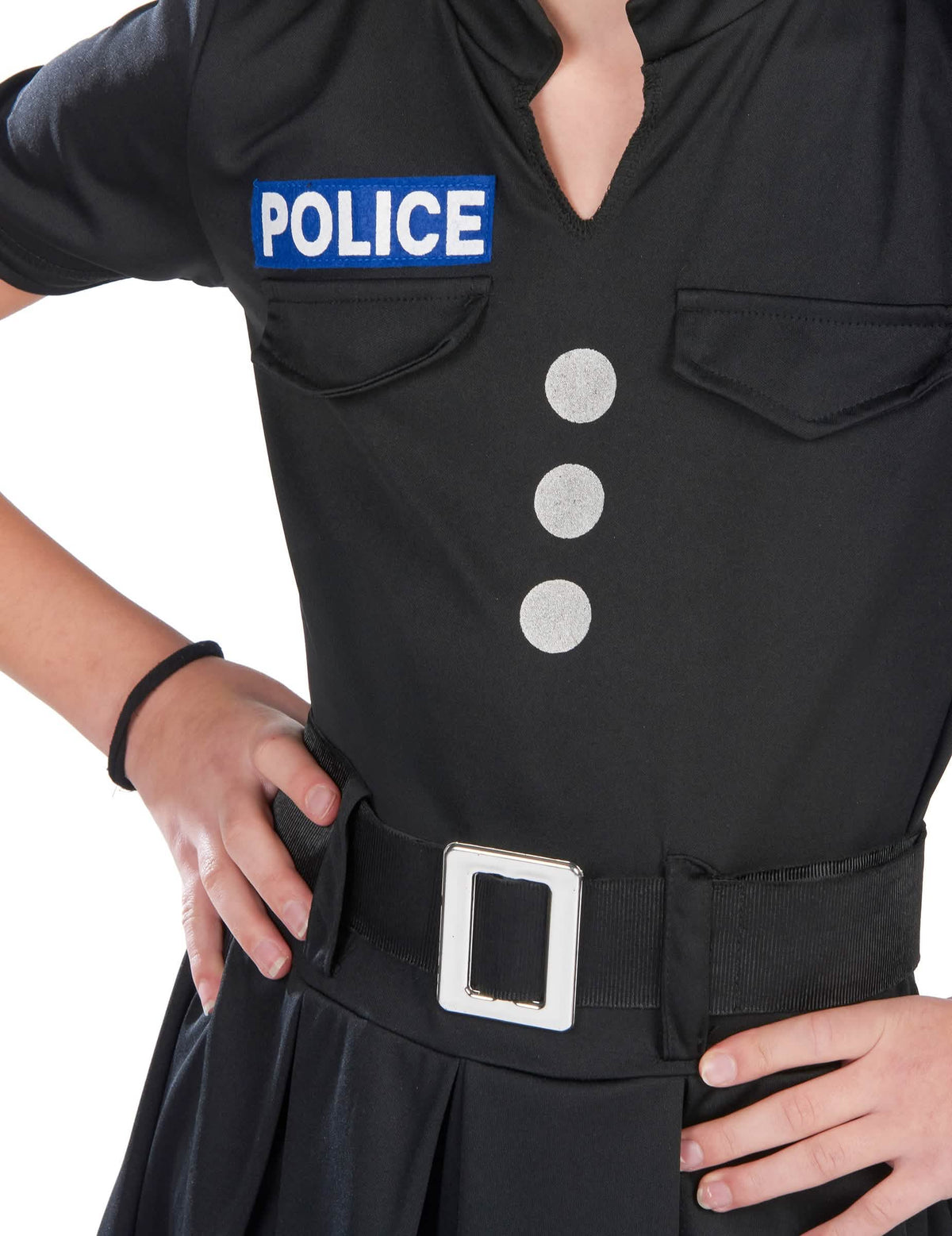 Krupan plan na bedž i pojas kostima policajke za djevojčica