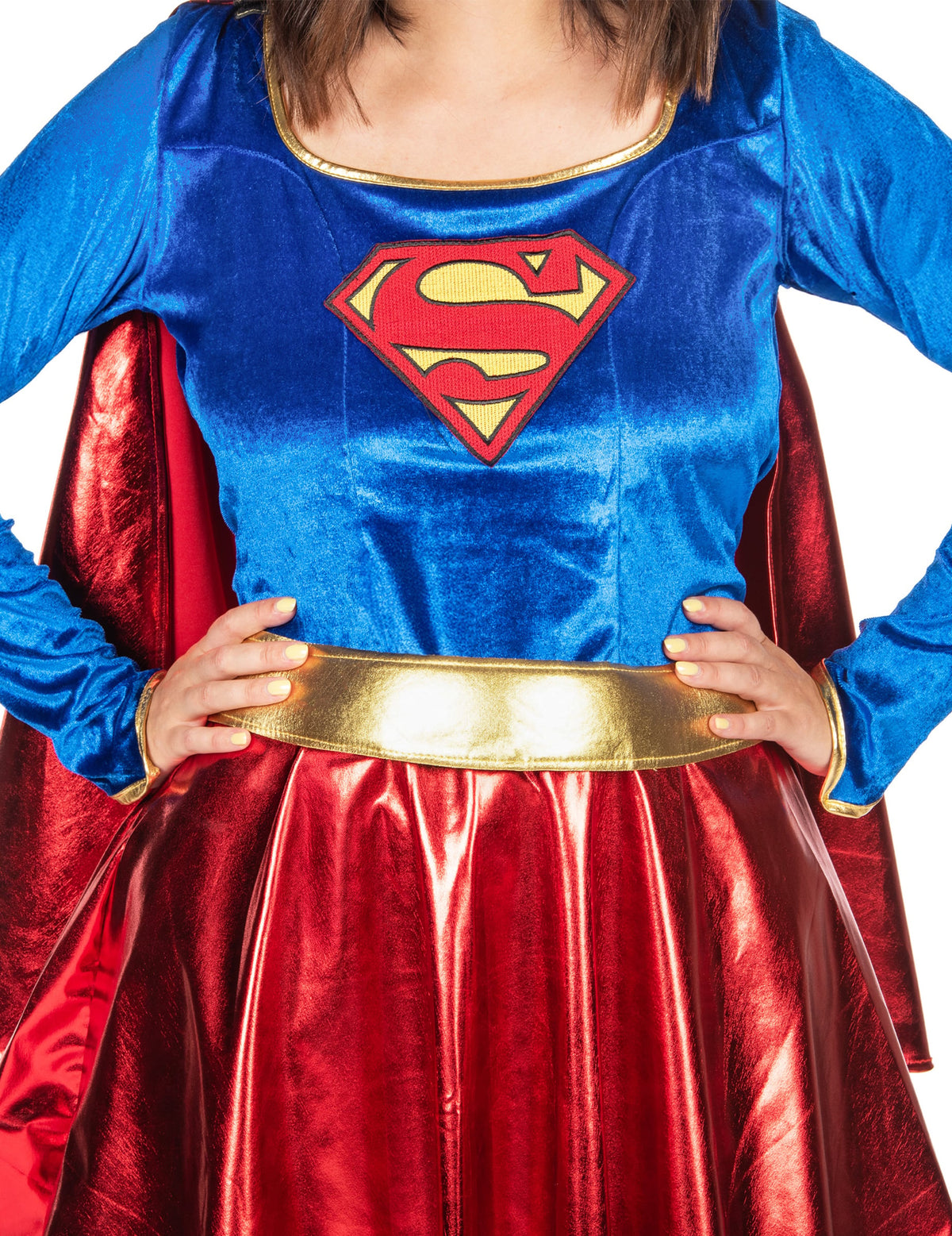 Détail du logo et du buste du déguisement sexy Supergirl pour femme