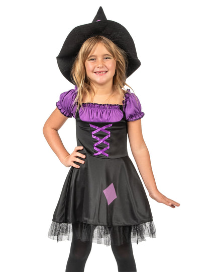 Violet vještica prerušava se s djevojkom šeširom