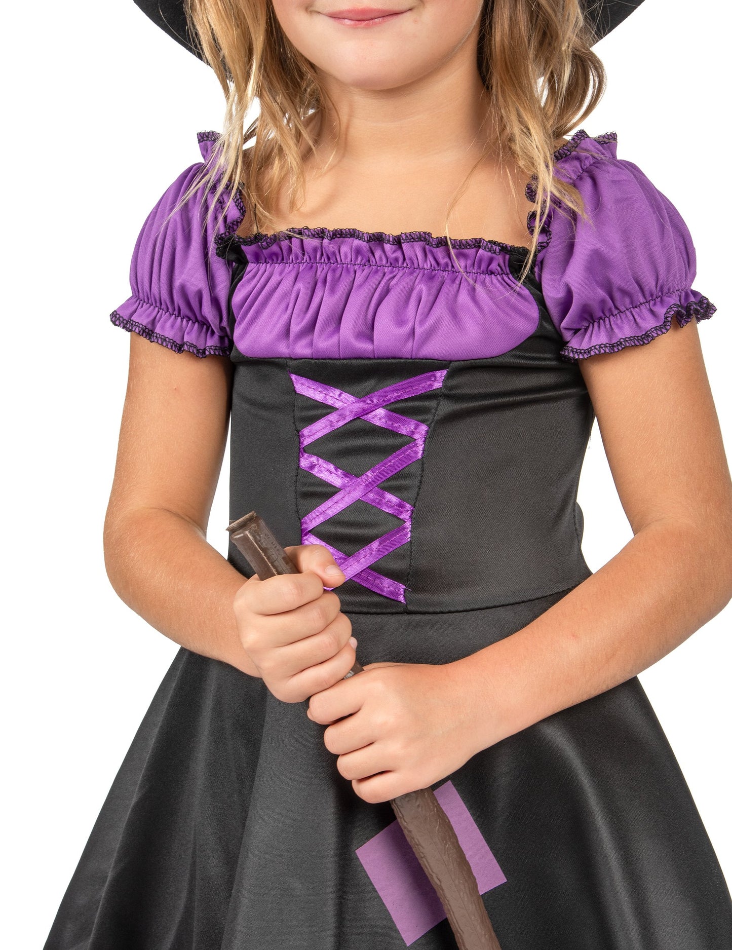 Violet vještica prerušava se s djevojkom šeširom