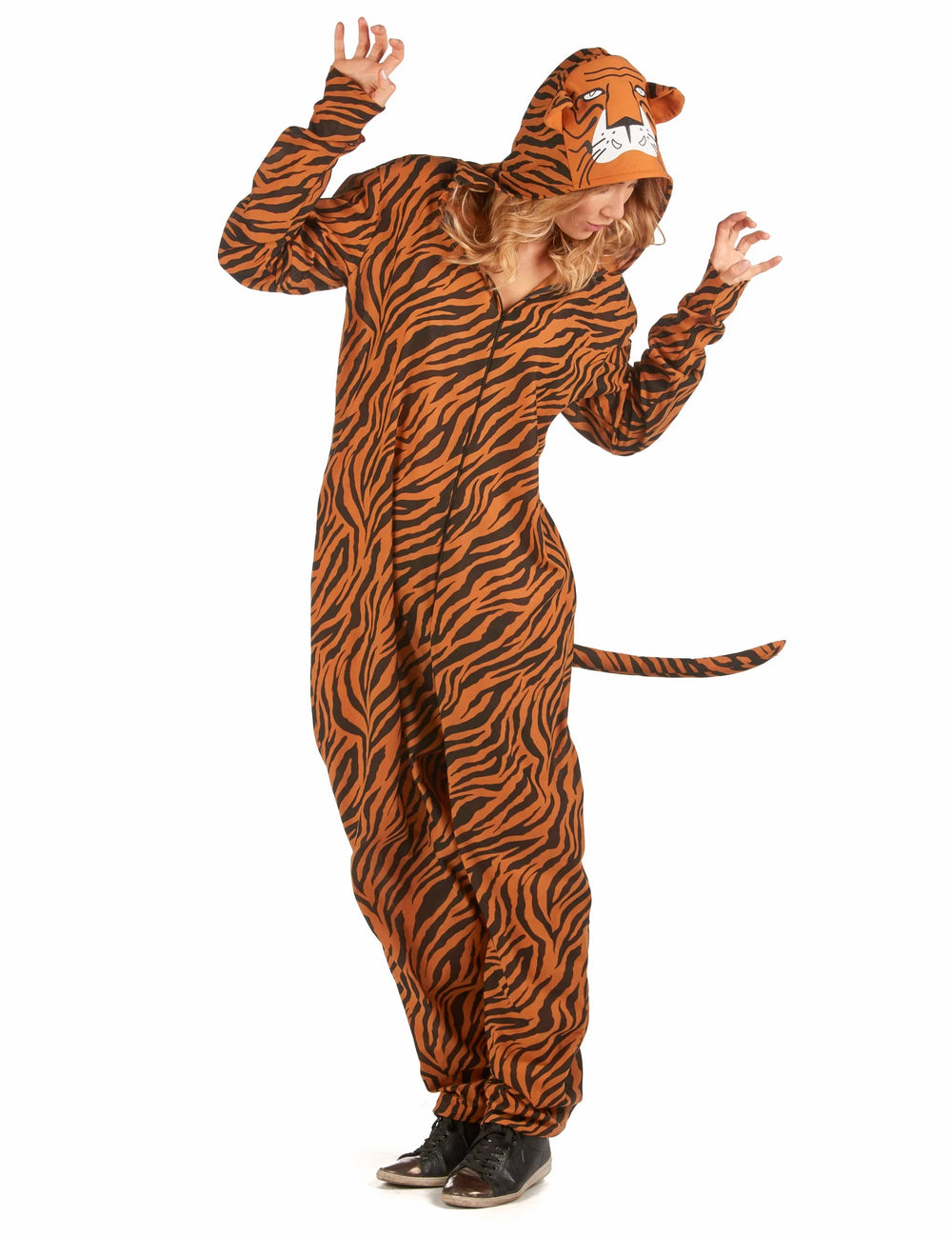 Vue de profil montrant la queue du déguisement de tigre