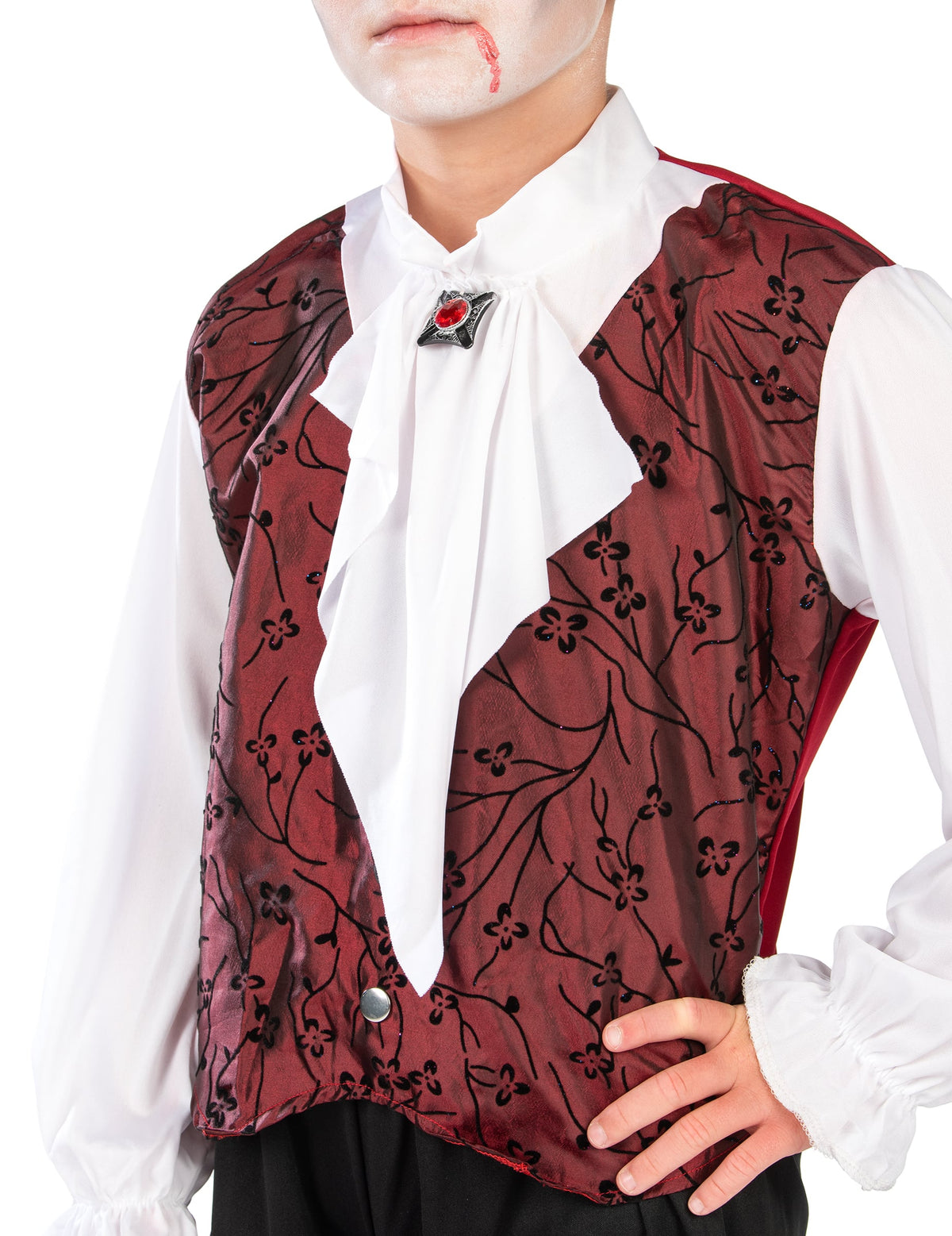 Détail du gilet rouge à motifs du déguisement vampire élégant pour garçon