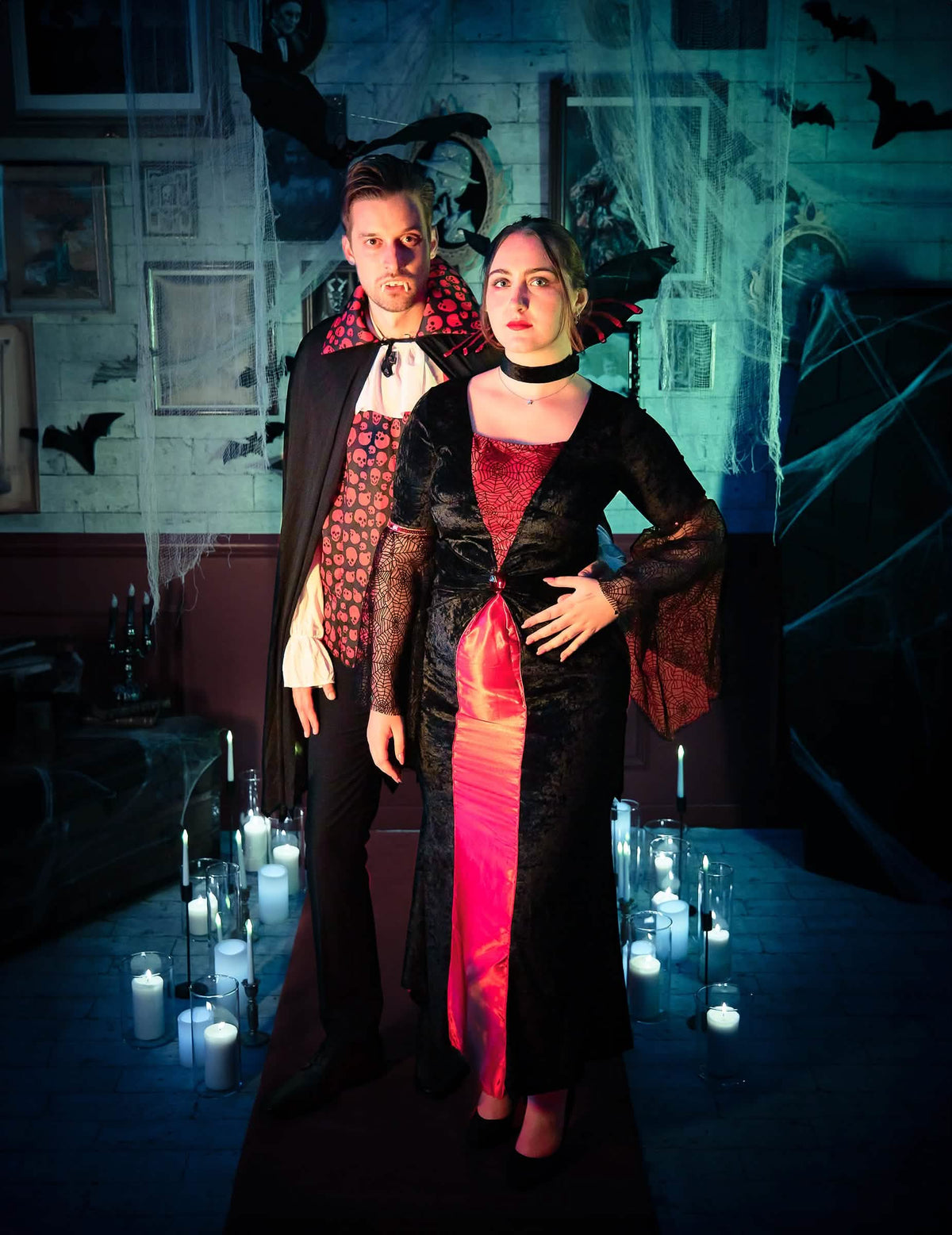 Postavljanje kostima vampira za ženu