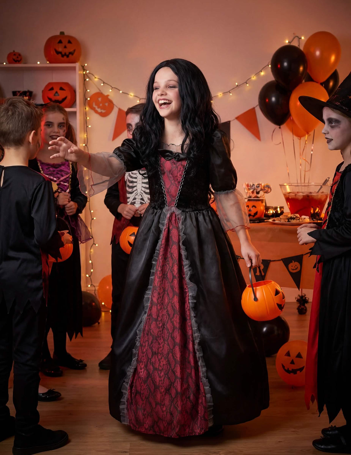 halloween scena za djevojčica u vampirskom kostimu
