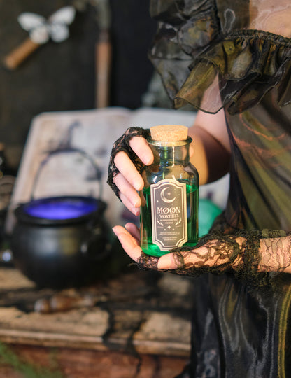 Mjesečna voda zelena staklena bočica 13.5 cm