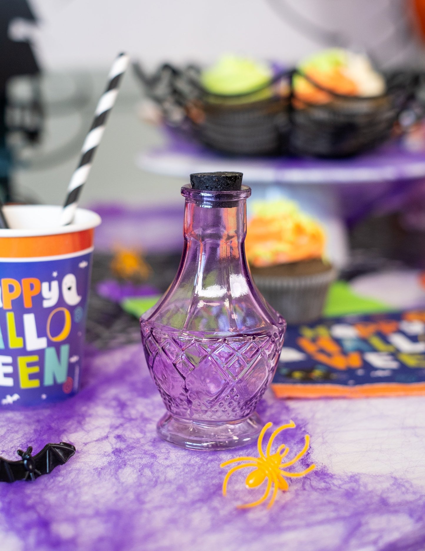 Bočica od ljubičastog stakla 11,5 cm