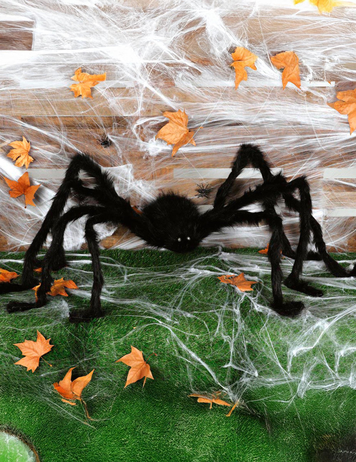 Mise en situation de la grande araignée d'Halloween pour décoration