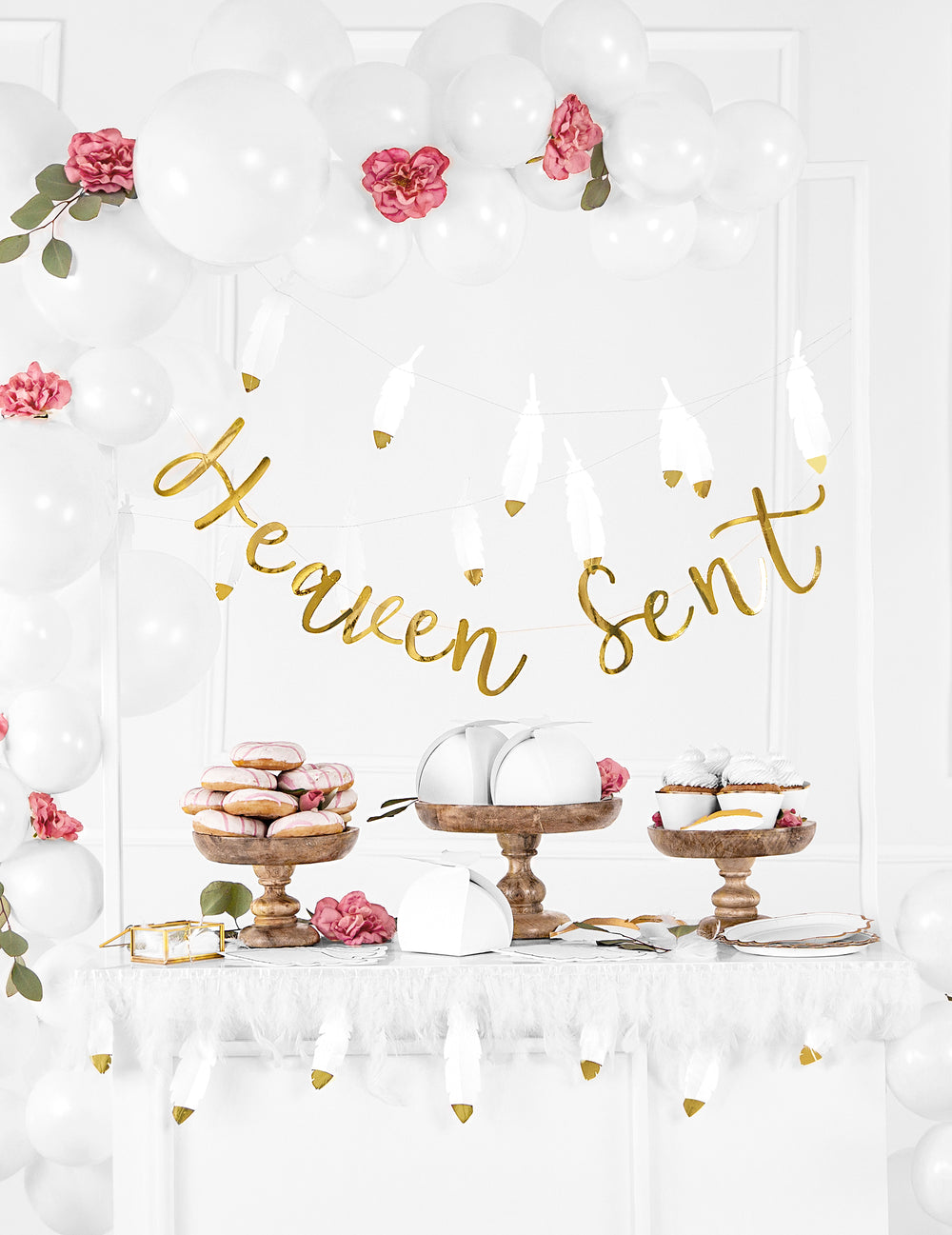 Vue d'ensemble du décor de fête de la guirlande de plumes mariage pour fête