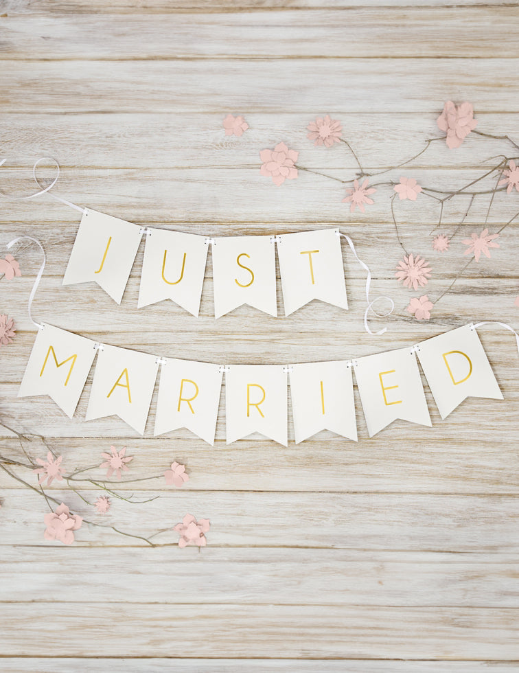 Karton Garland Upravo se oženio bijelom i zlatnom 15 x 155 cm