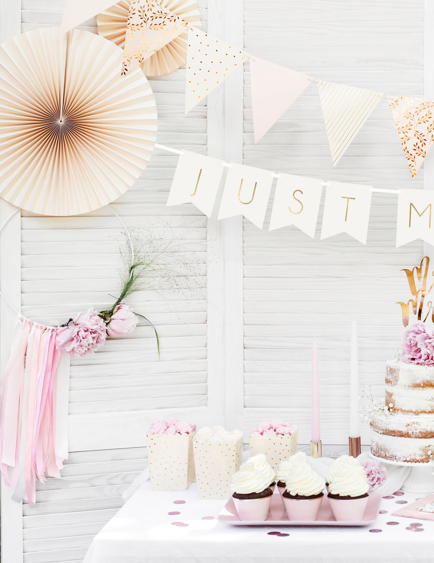 Karton Garland Upravo se oženio bijelom i zlatnom 15 x 155 cm