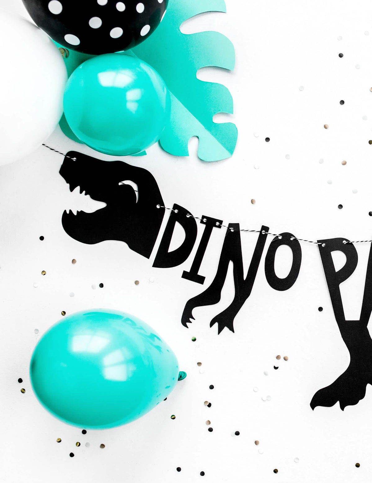 Scena s balonima i konfeti od kartonske girlande skelet dino party