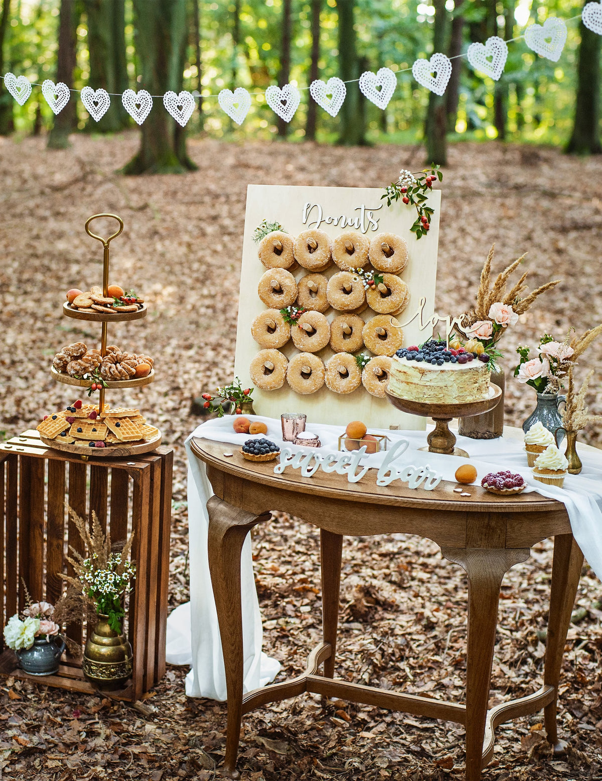 Décoration de buffet de la guirlande en papier cœurs dentelle pour mariage
