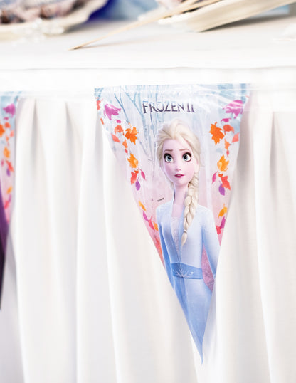 Gros plan sur le fanion Elsa de la guirlande fanion La Reine des Neiges 2