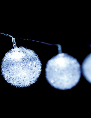 Guirlande lumineuse boules pour décoration blanches à effet givré
