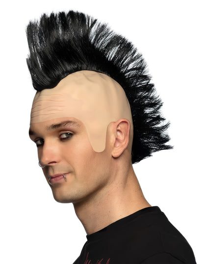 Vue de profil des piercings portés du kit de 8 piercings style punk