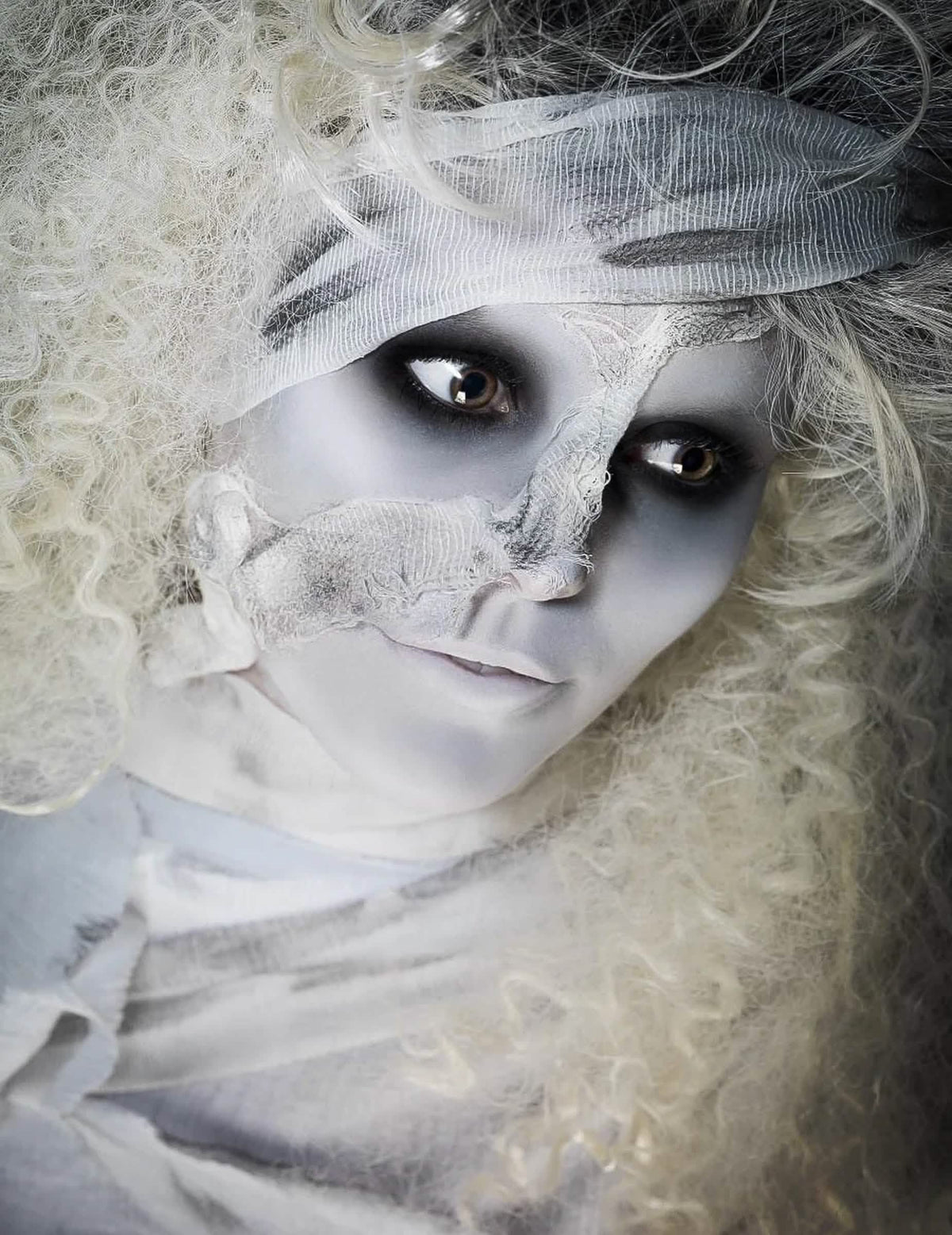 komplet šminke za mumiju za odrasle bijela i siva s zavojima halloween