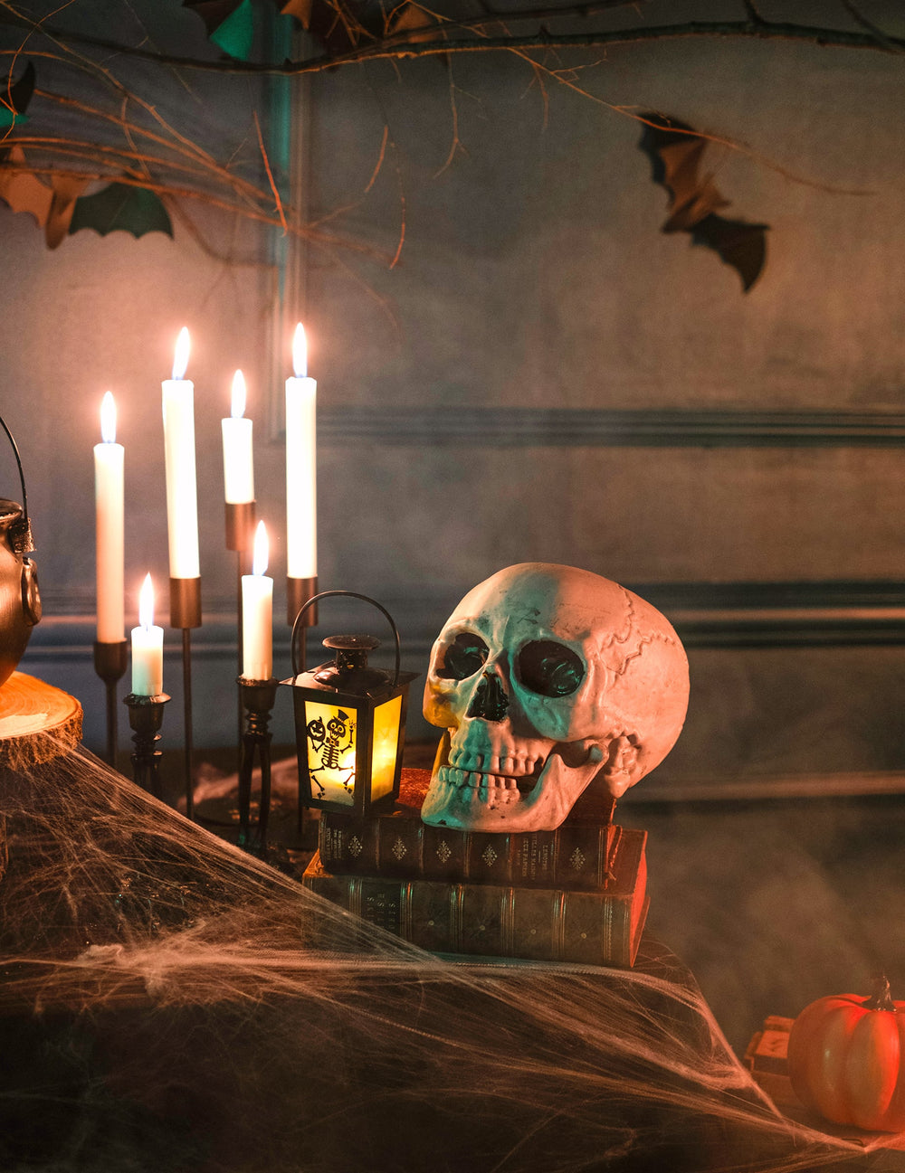 Mise en situation avec un crâne de la lanterne lumineuse Squelette pour Halloween