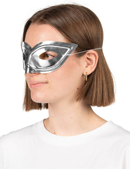 Odrasli briljantni srebrni vuk