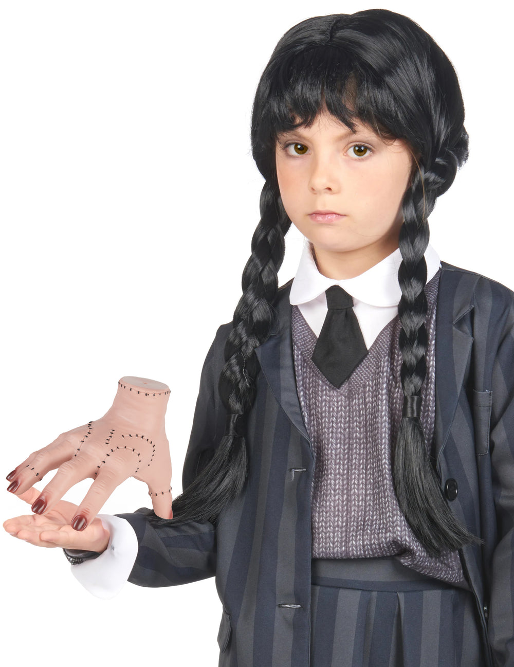 Mise en situation portée par une enfant de la main gothique suturée
