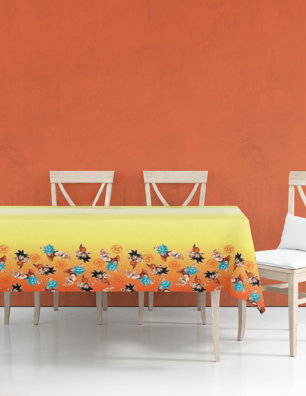Mise en situation sur une table de la nappe en papier recyclable Dragon Ball Z