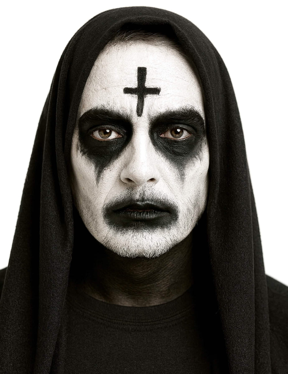 Krupni plan šminke izrađene pomoću palete za šminku halloween crno i bijelo