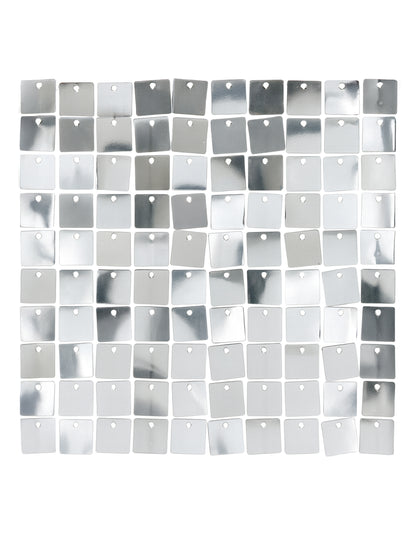 Détail des sequins carrés du panneau de fond argent brillant pour fête